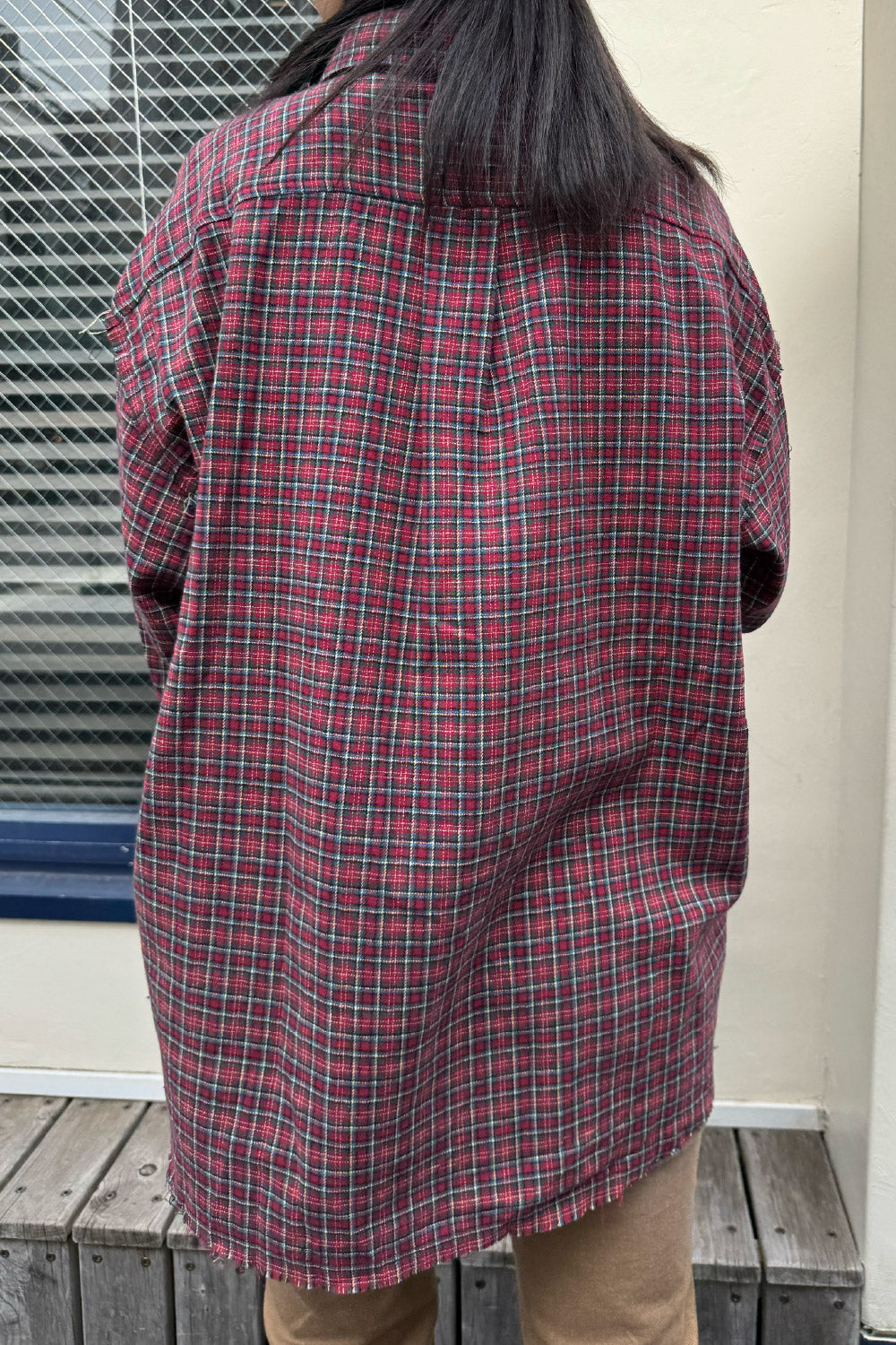 Cut-off check shirt