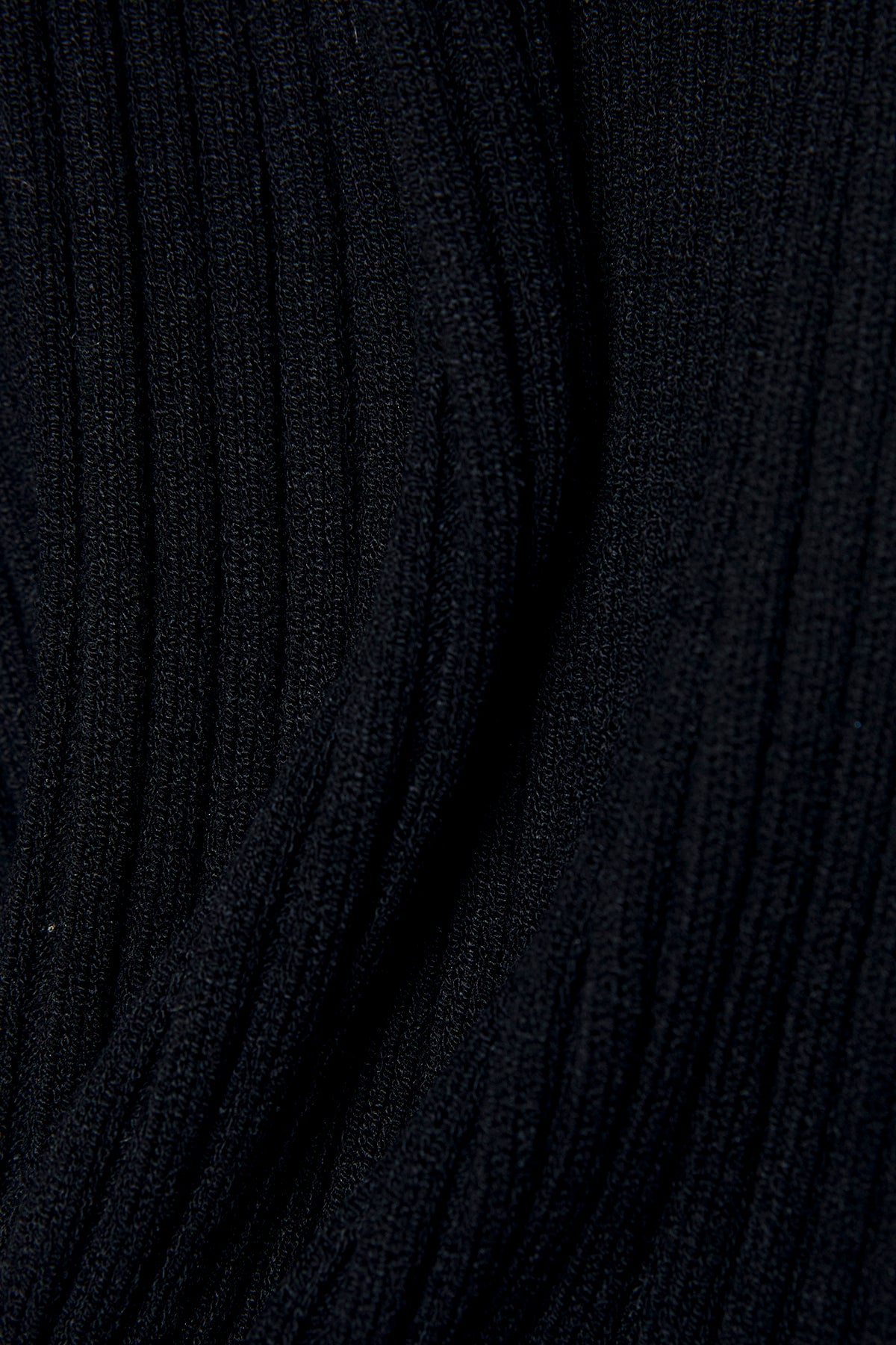 Love Feather Turtleneck Knit Top / Black